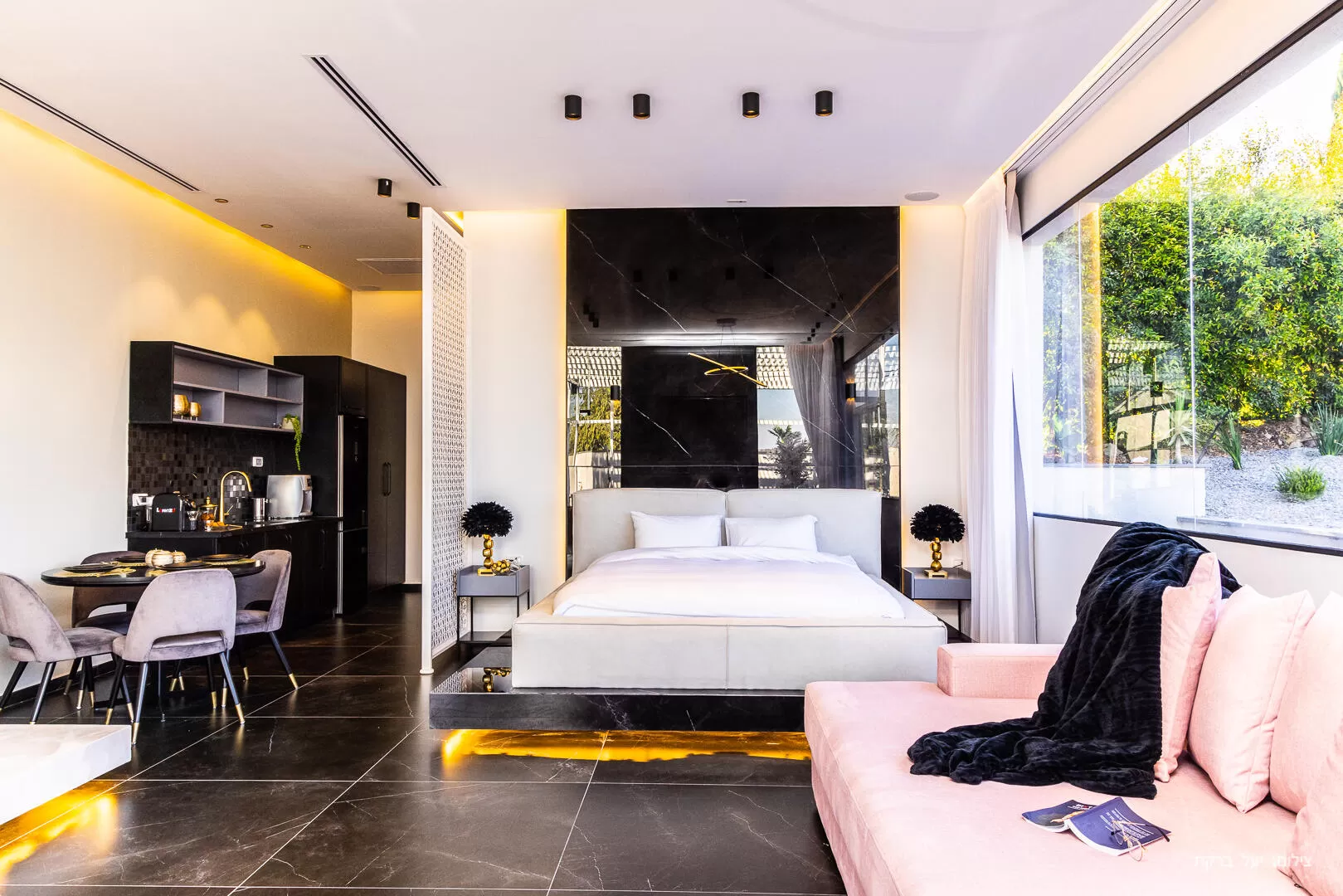 Double sleeping area with king size double bed - ARIA, Dalton, Upper Galilee