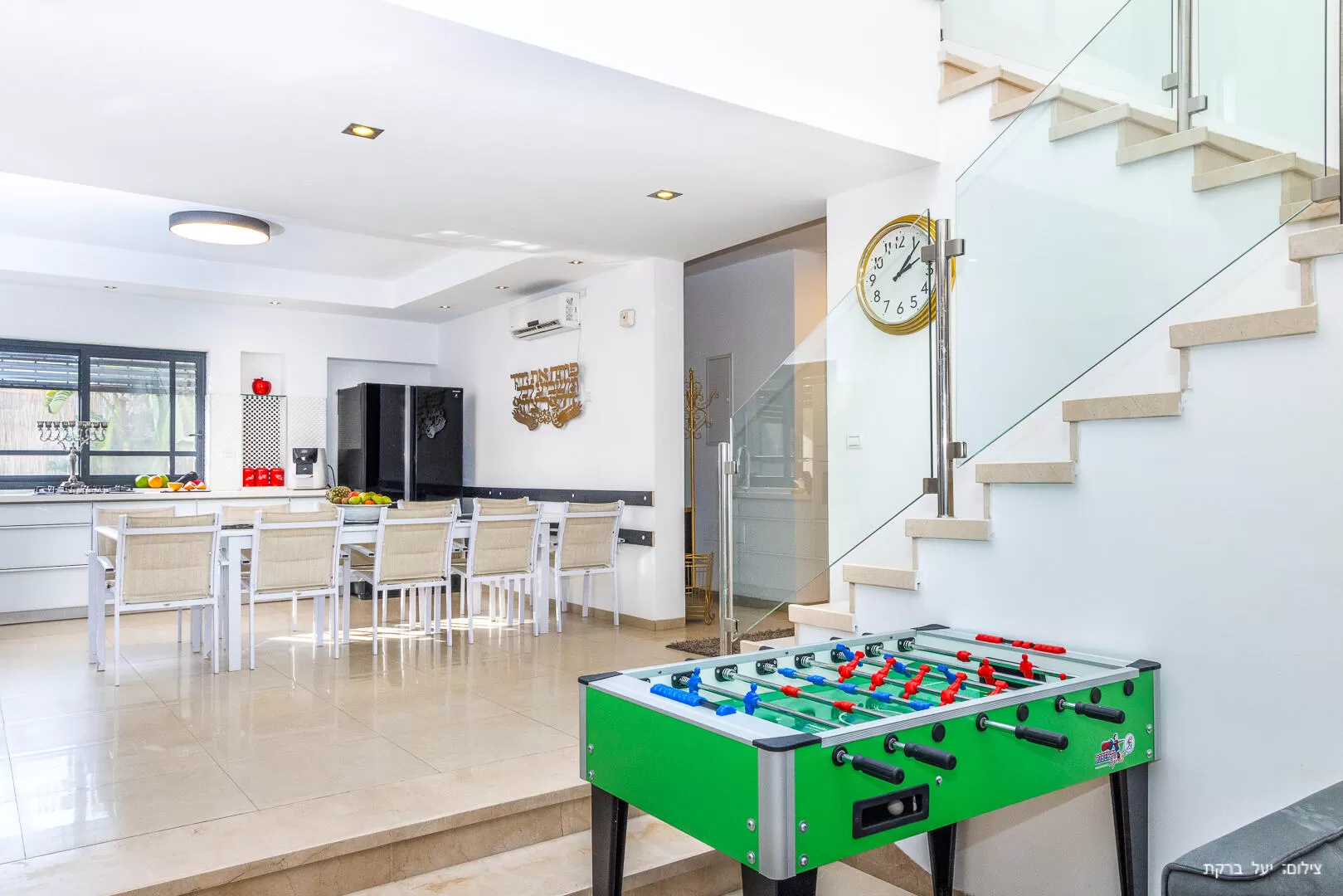 A view of the kitchen area with the spacious dining area - Villa David couples & families, Margaliot, Upper Galilee