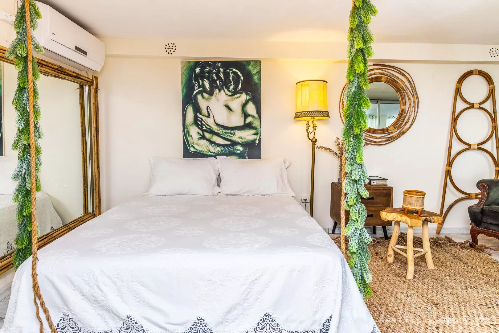 Also in the bedroom is a queen size double bed with unique decorations - Li Yam Spa Suite, Yanuch-Jeth, Western Galilee