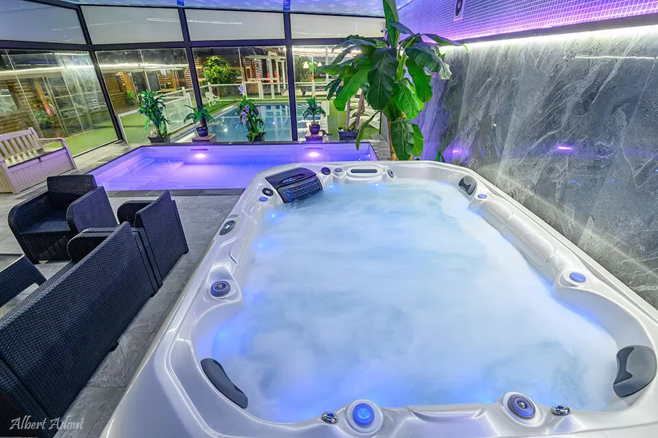 There is an impressive spa complex here, with a huge Jacuzzi, a heated pool, and a dry infrared sauna - Zimmero Biktot Ha'etz Shel Miro, Upper Galilee