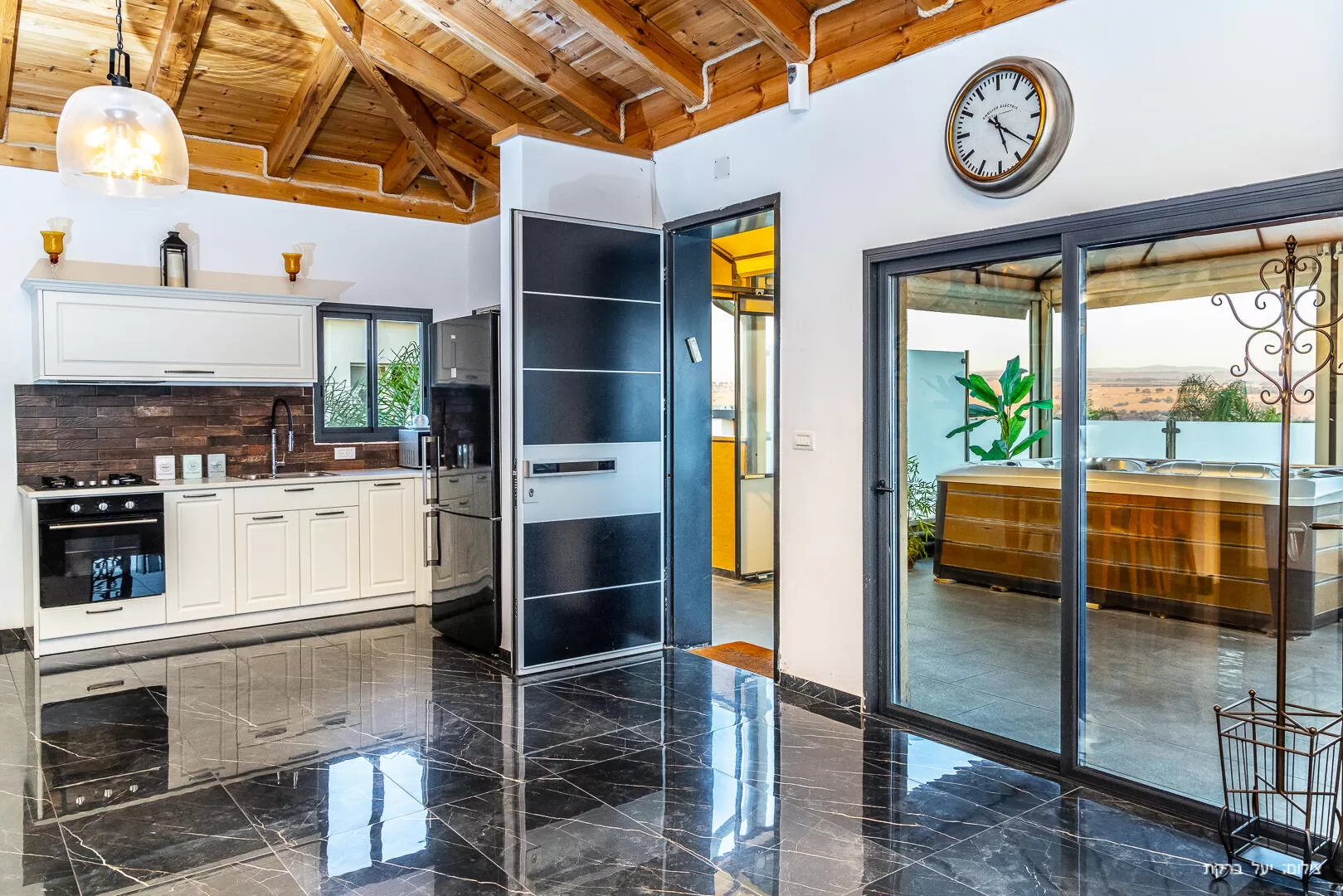 A spacious villa with an impressive design, suitable for 12 guests - Maiori Boutique, Mishmar Jordan, Upper Galilee