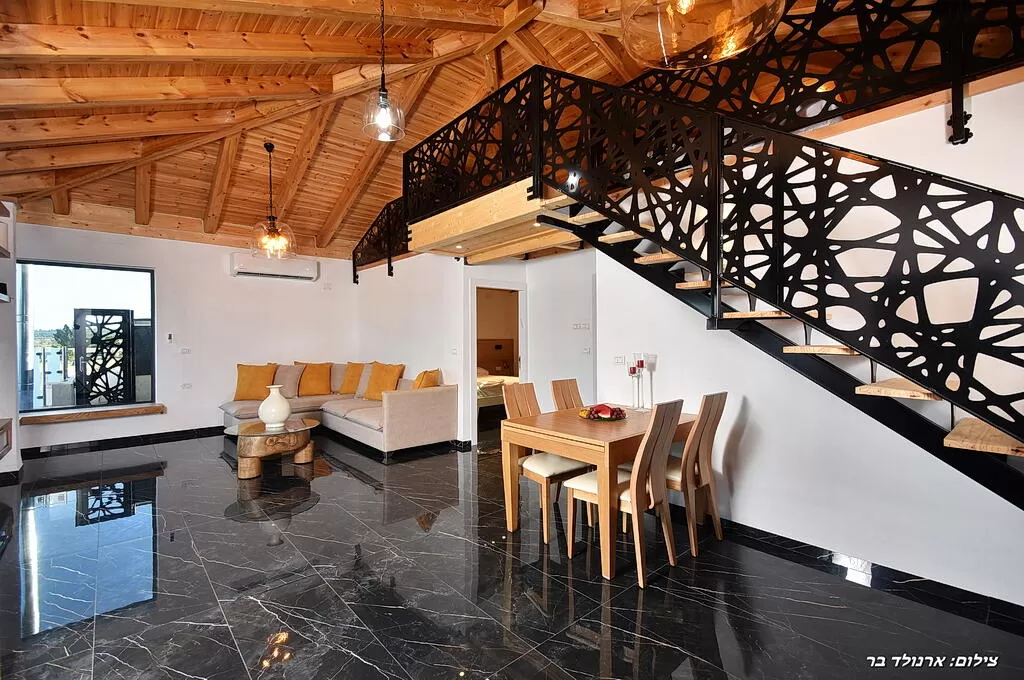The villa has three decorated bedrooms and a gallery floor - Maiori Boutique, Mishmar Jordan, Upper Galilee
