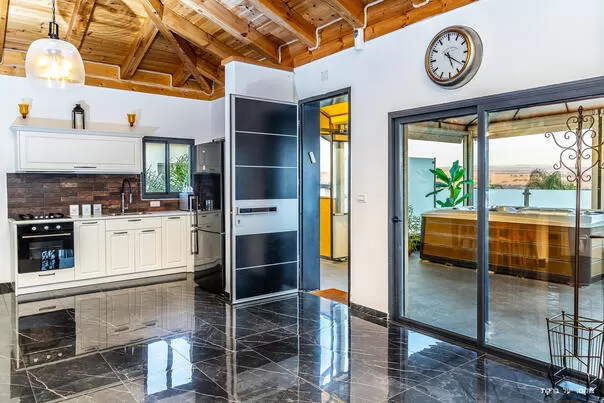 A spacious villa with an impressive design, suitable for 12 guests - Maiori Boutique, Mishmar Jordan, Upper Galilee