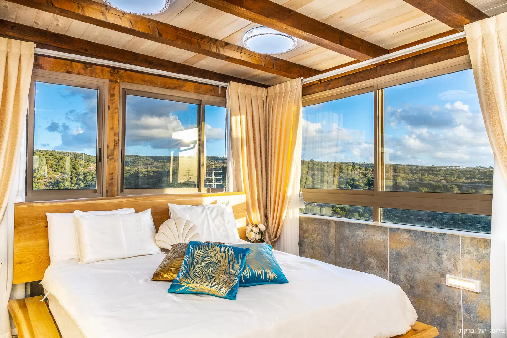 The Jerusalem Suite, Manot