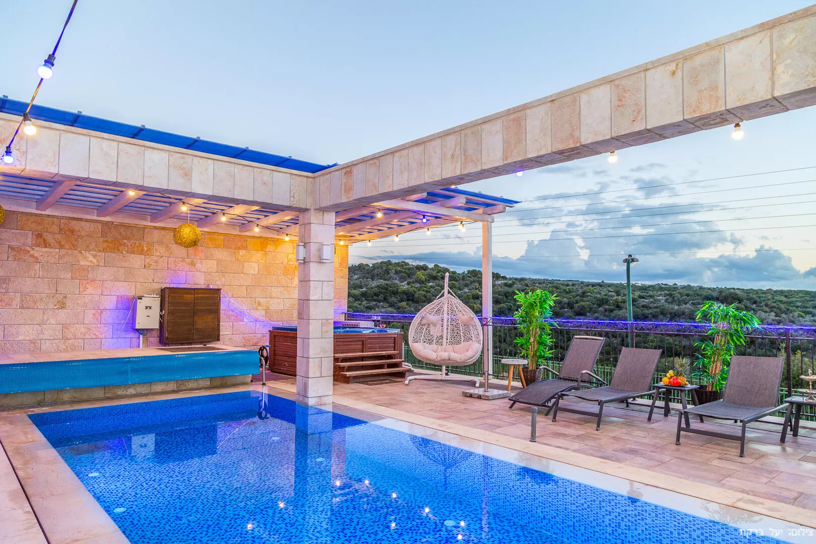 The Jerusalem Suite, Manot