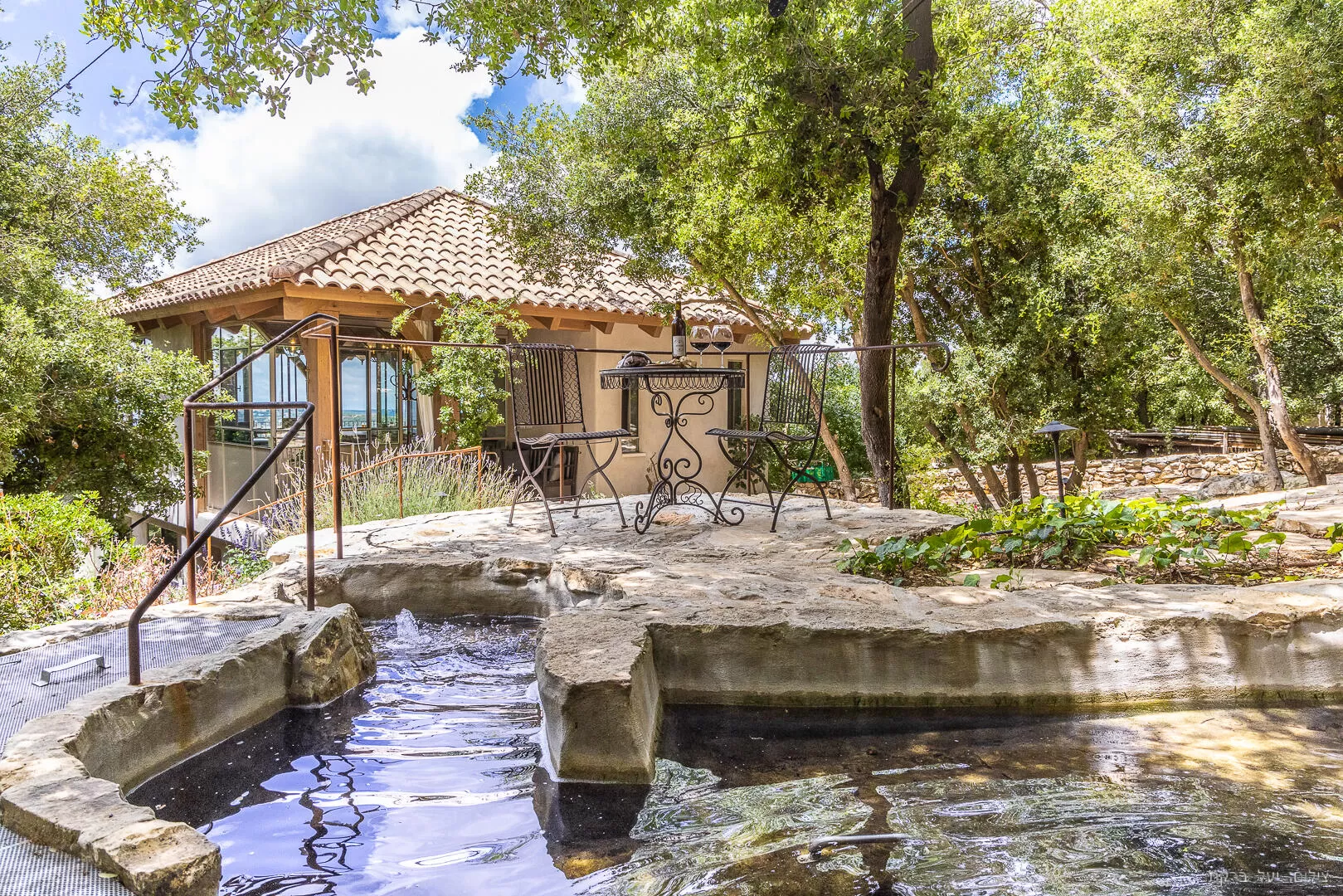 A natural spring will be waiting for you in the private yard, for a cool dip on hot days - Matat Galil Villa couples only, Matat, Western Galilee