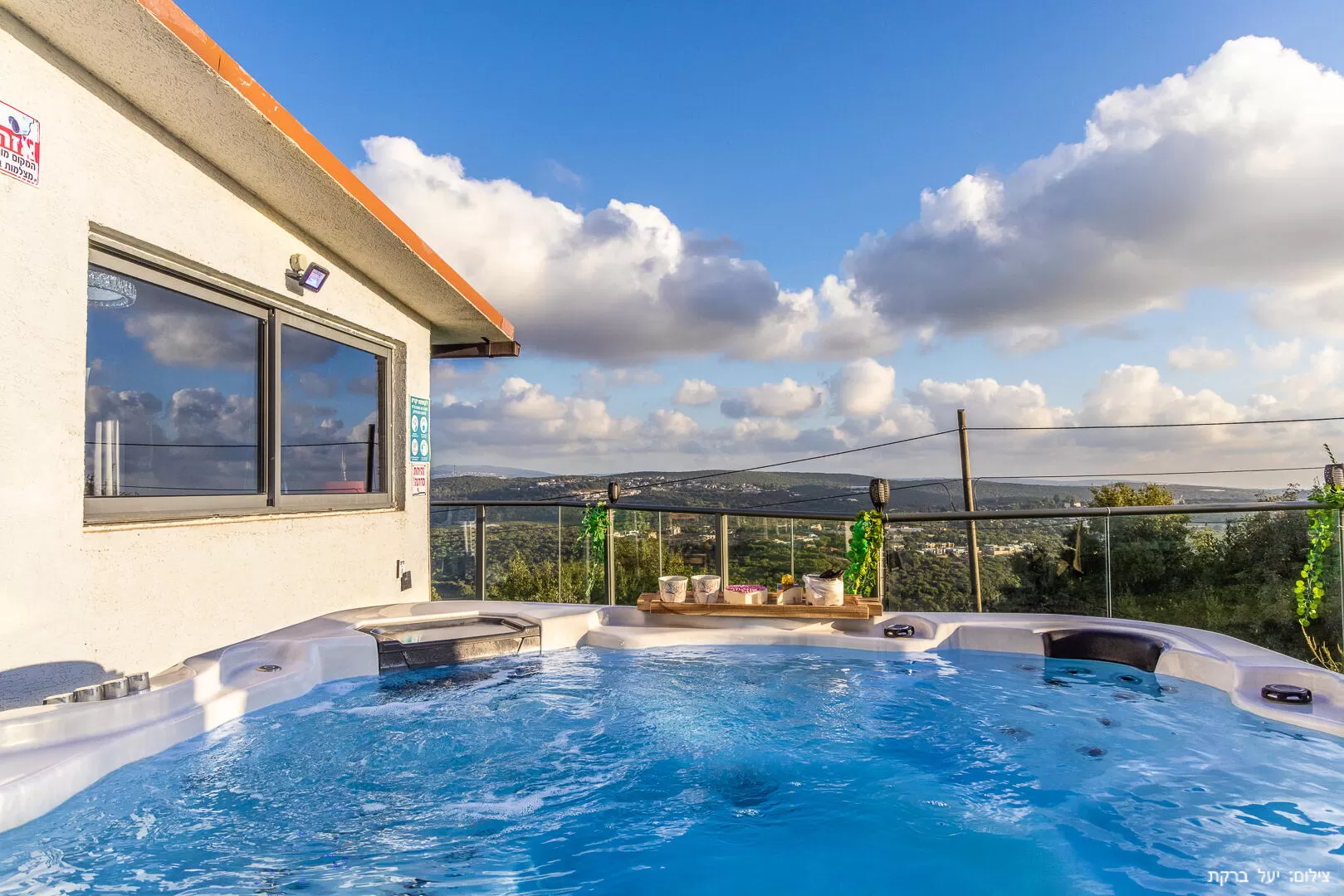 A beautiful panoramic view can be seen directly from the jacuzzi in the yard - Ahuzat Orpaz, Zareit, Western Galilee