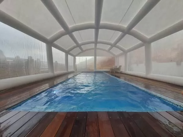 The pool has an excellent roof that keeps the heat in in the winter, so you can enjoy a pleasant bath at a temperature of 32 degrees - Nof Moledet
