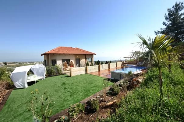 Homeland View is located in Rosh Pina on the side of a mountain, high above everyone else, with no buildings that hide the view, and with perfect privacy - Nof Moledet