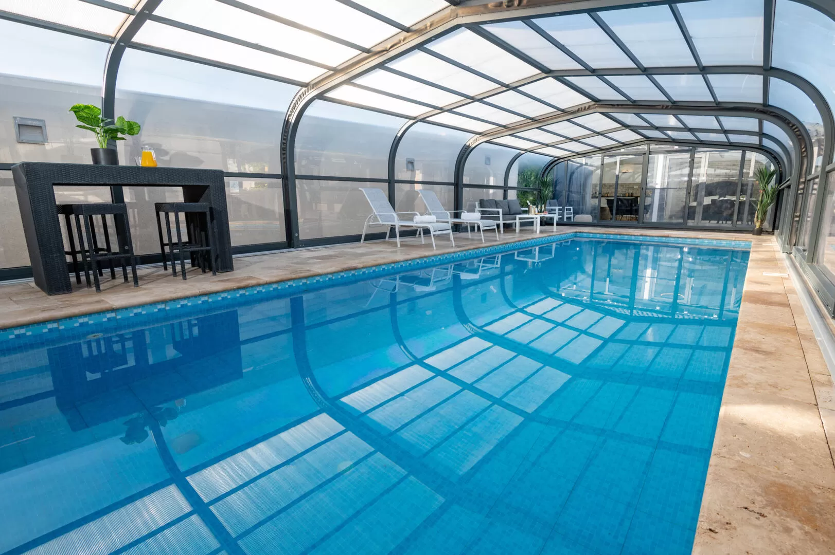 The private pool is huge, measuring 12x4 meters, heated to 32 degrees - Alpha Suite, Dalton, Upper Galilee