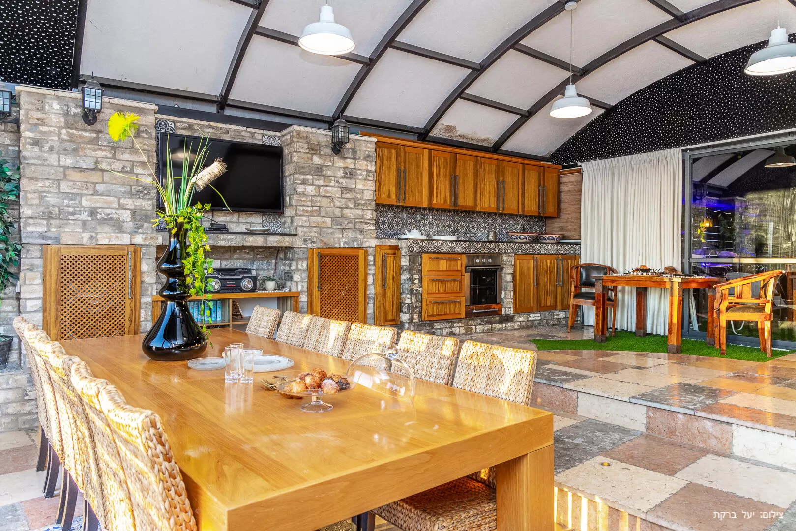 The kitchen allows full cooking and next to it a dining area for 12 diners - Villa Andrea, Safed, Upper Galilee