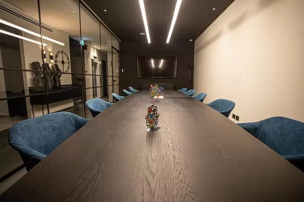 בקומה התחתונה של וילה ריזורט יש חדר ישיבות מפואר, חדר כושר וחדר טיפולים - וילה ספייס, וילה בדרום, אמונים, הנגב הצפוני