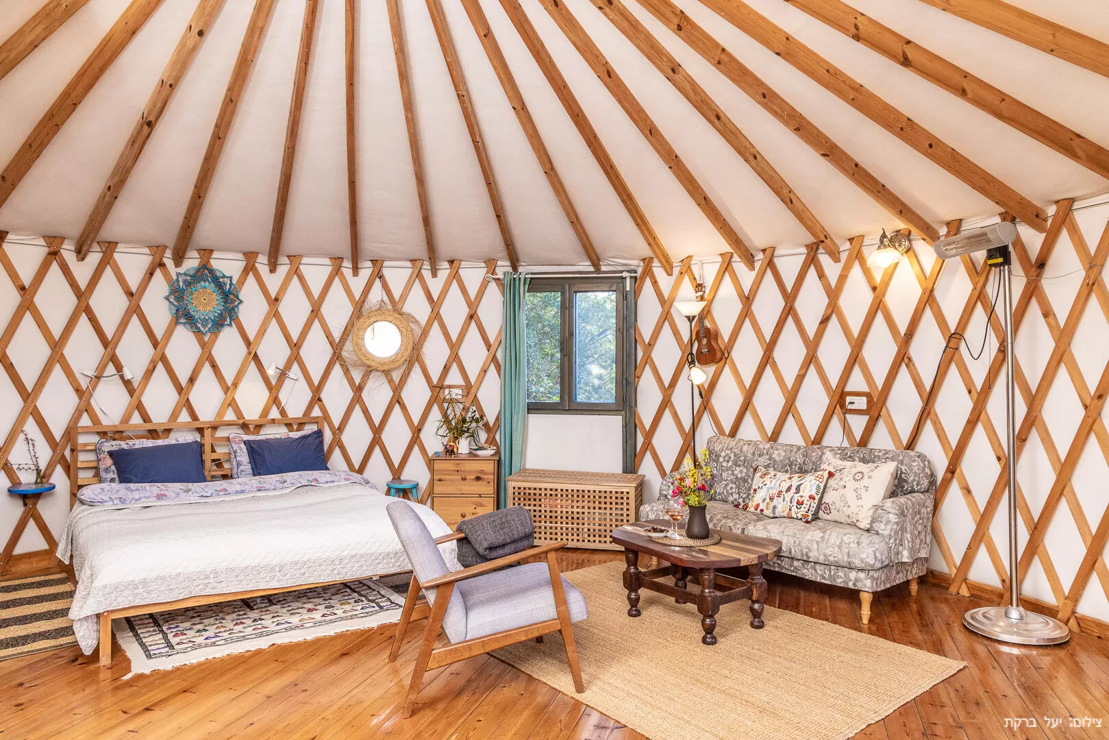 The yurt has a king size double bed - Yortov in Matat, Matat, Western Galilee