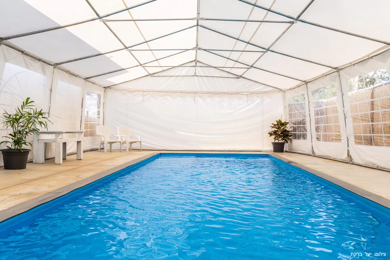 The villa has a private heated indoor pool, and a large spa jacuzzi - Shufra, Manot, Western Galilee