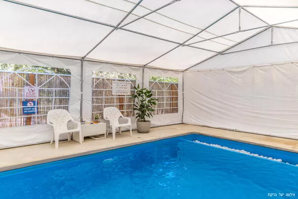 Pool seating areas - Shufra, Manot, Western Galilee
