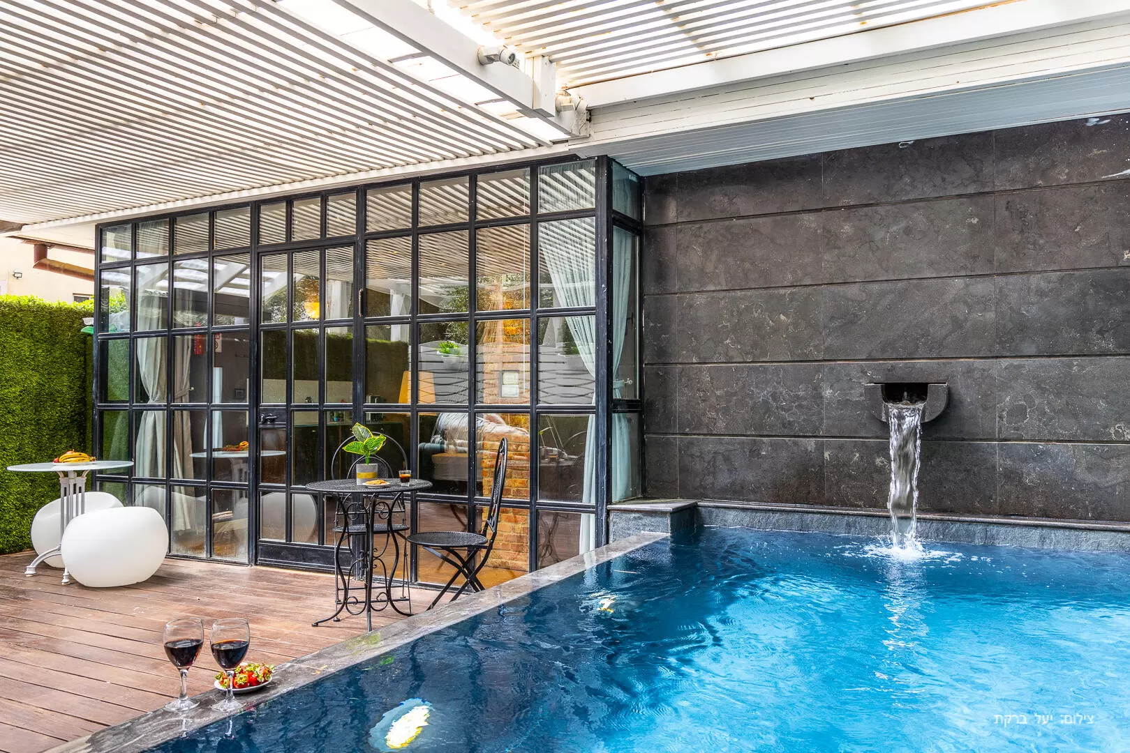 Private balcony with pool and coffee table - Dreamer Suite couples only, Rosh Pina, Upper Galilee