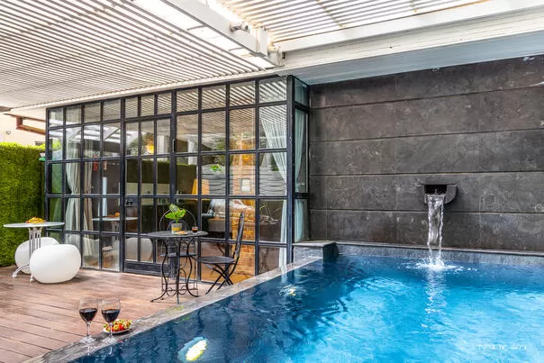 Private balcony with pool and coffee table - Dreamer Suite couples only, Rosh Pina, Upper Galilee