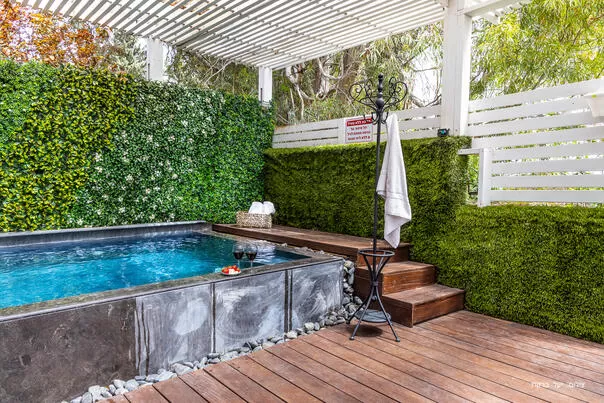 A beautiful, indoor heated pool measuring 2x4 - Dreamer Suite couples only, Rosh Pina, Upper Galilee