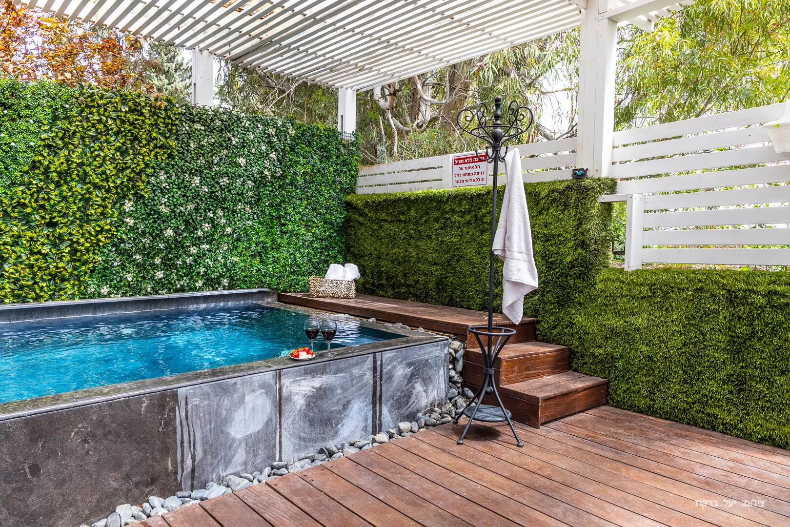A beautiful, indoor heated pool measuring 2x4 - Dreamer Suite couples only, Rosh Pina, Upper Galilee