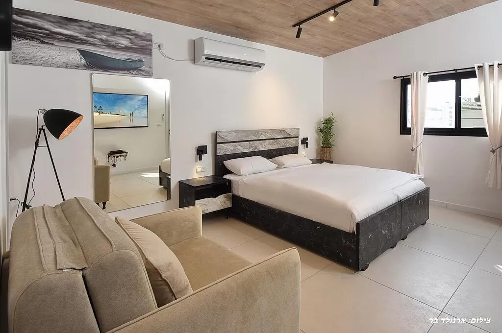 Two bedrooms that are suites are located near the outdoor area - Amor Estate-Couples & Families Only, Safsufa - Kfar Hoshan, Upper Galilee
