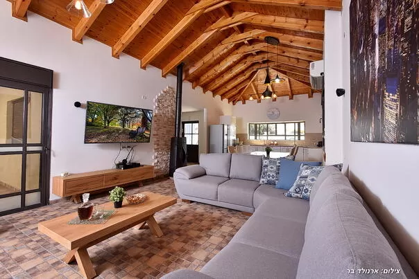 The villa is spacious, with a high ceiling and lots of sitting areas - Amor Estate-Couples & Families Only, Safsufa - Kfar Hoshan, Upper Galilee
