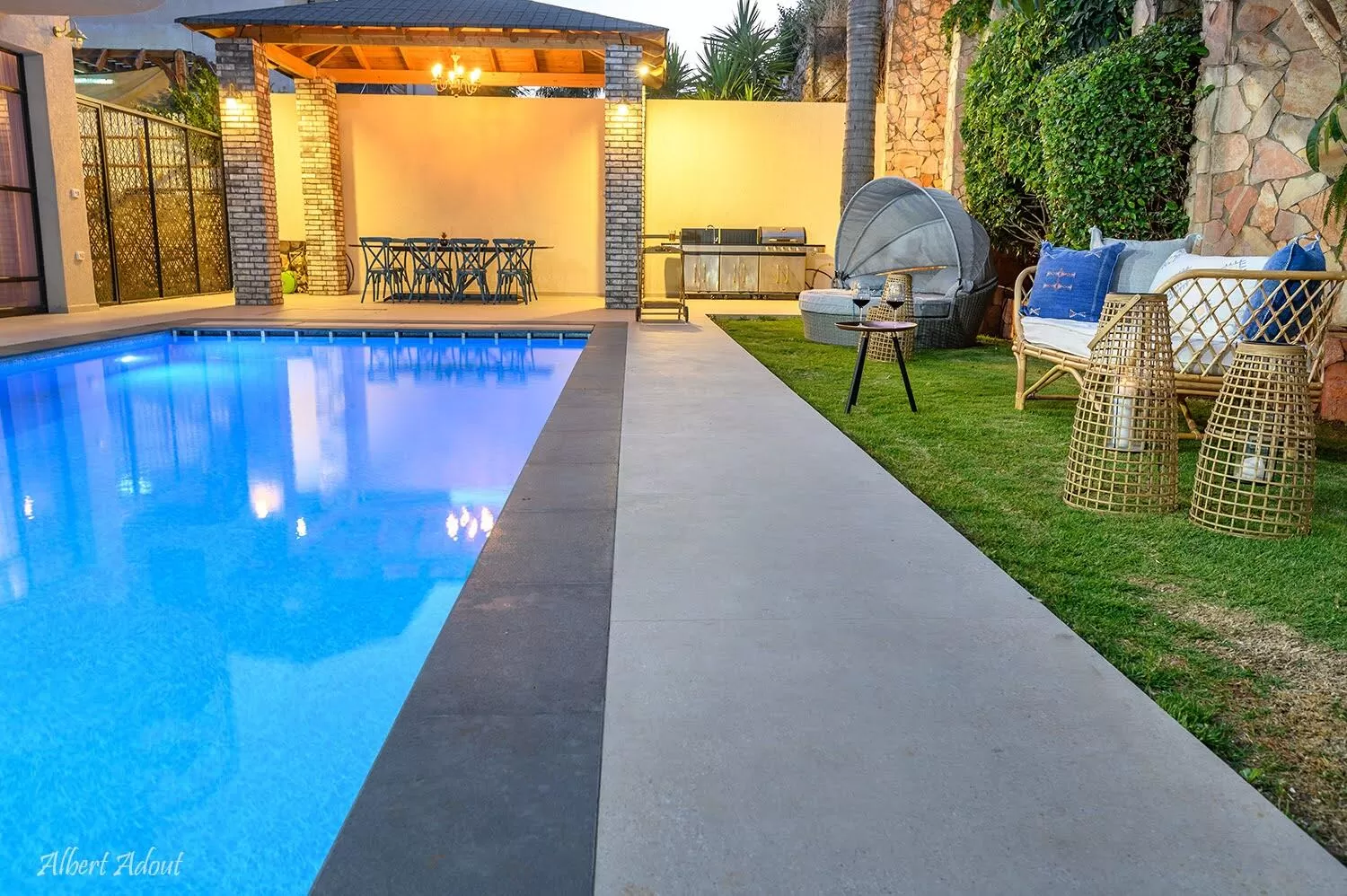 A natural stone wall full of vegetation surrounds the outdoor complex - Hermes Suite, Safed, Upper Galilee