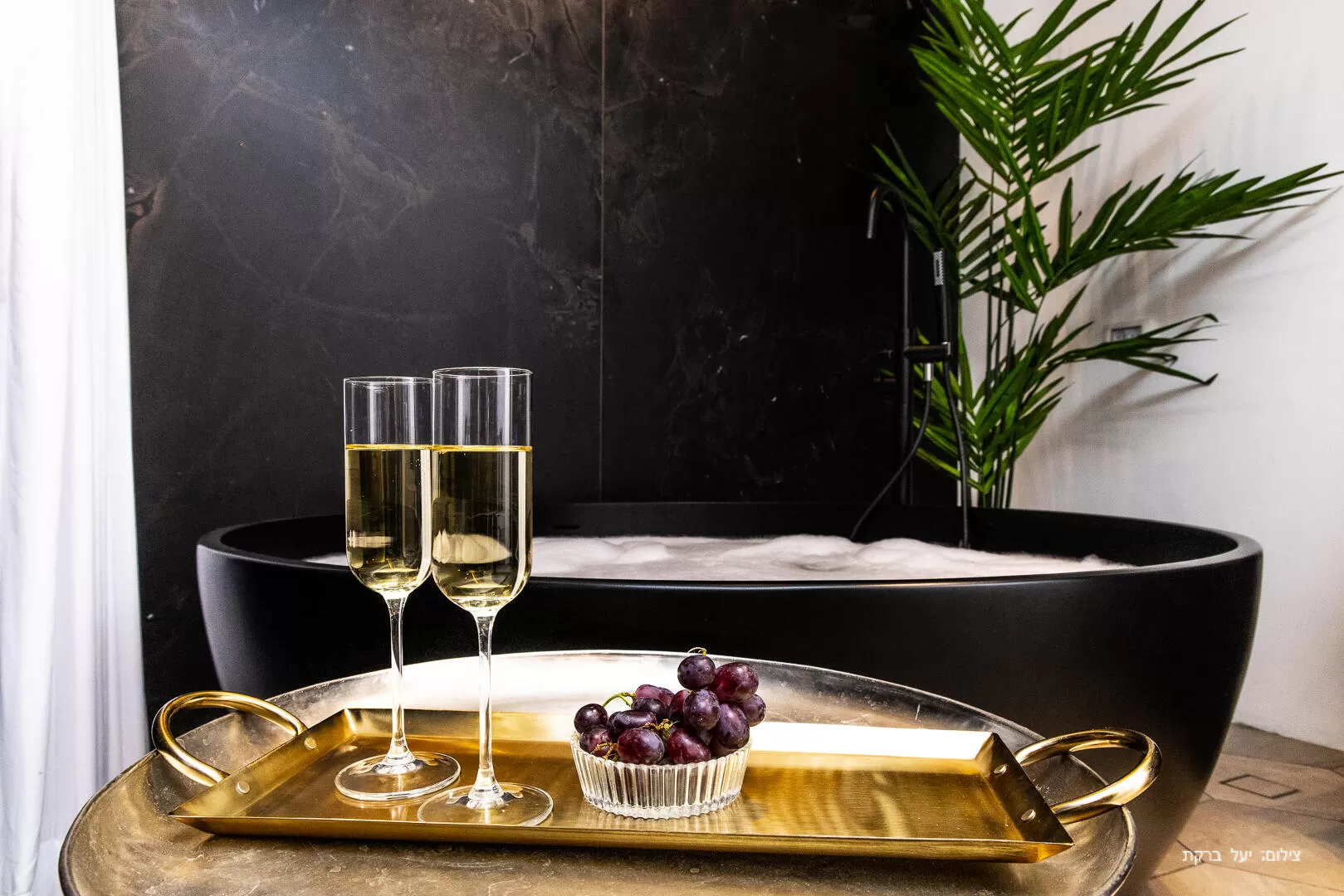 Black bathtub designed and full of chic - Hermes Suite, Safed, Upper Galilee