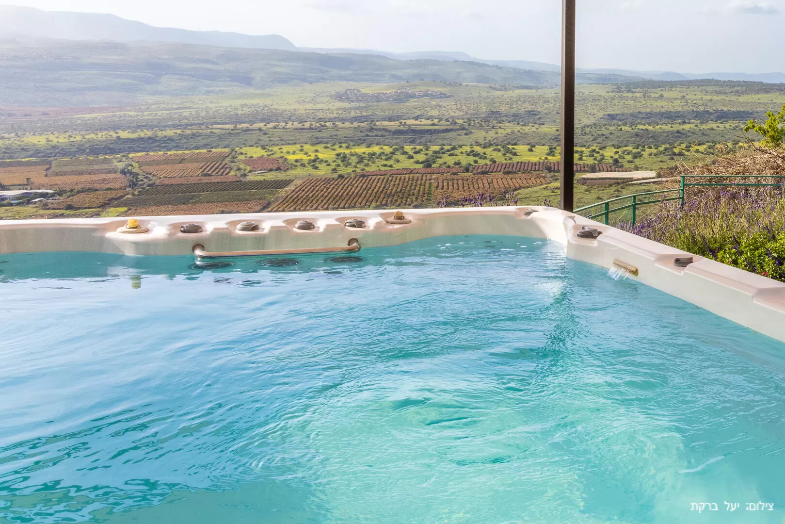 A pampering stream pool in front of the open view - Zimmer Boutique Harimon, Maale Gamla, The Golan Heights and the Hermon