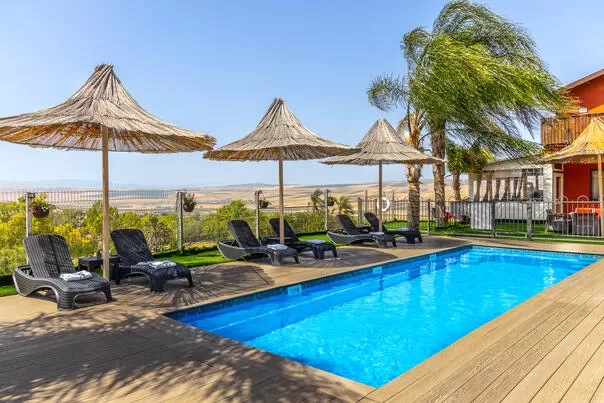 צימרים ברגע האחרון | בדקה ה-90 בגליל תחתון - ההמלצות שלנו לשנת 2026 - טרופיכאן