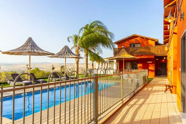 A complex with 5 suites, a private pool facing an open and spectacular view - Tropican, Yavnal, Sea of Galilee Area