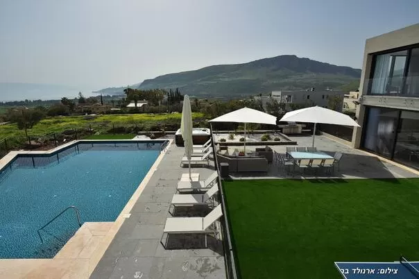 Villa J, Migdal