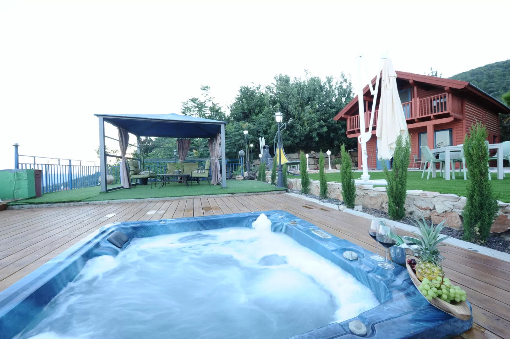 Jacuzzi spa with sitting areas next to it - Yukra Al HaMayim, Shafer, Upper Galilee