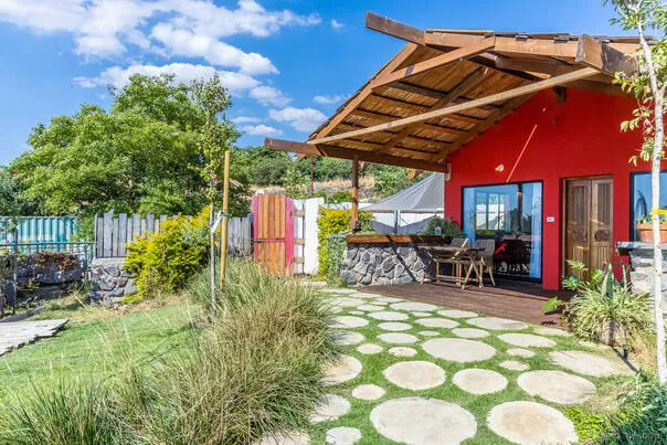 הצימר הירוק והאדום