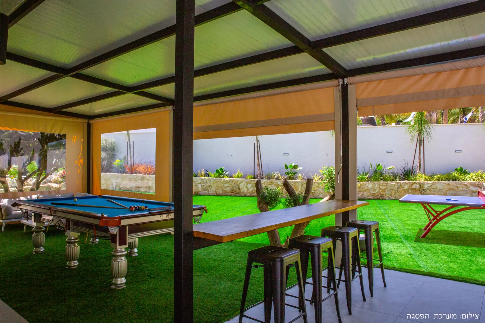 Professional snooker table in an indoor complex - Villa Meshek 19, Even Menahem, Western Galilee