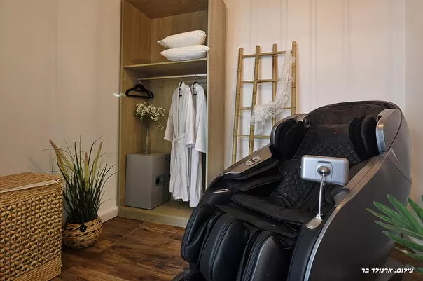 The best massage chair in the world - Royal Suite in Manot couples only, Manot, Western Galilee