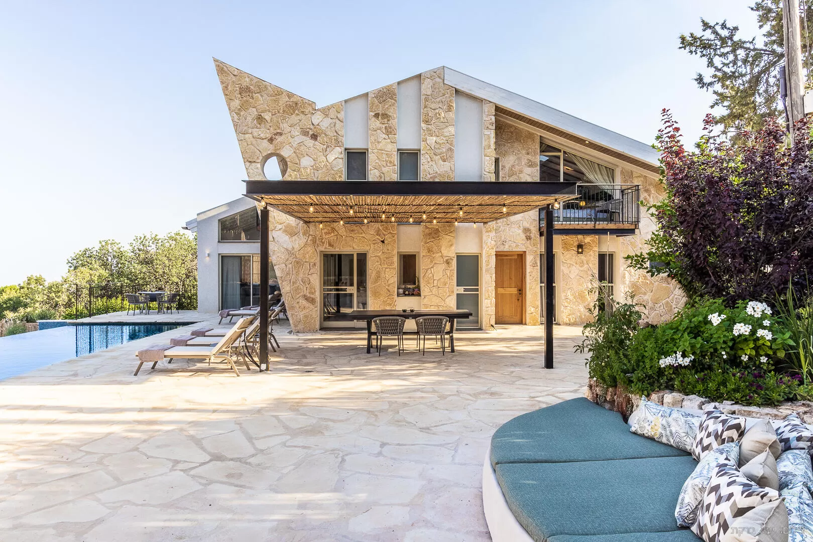 A natural combination of stone, vegetation, and water - Room Amirim, Amirim, Upper Galilee