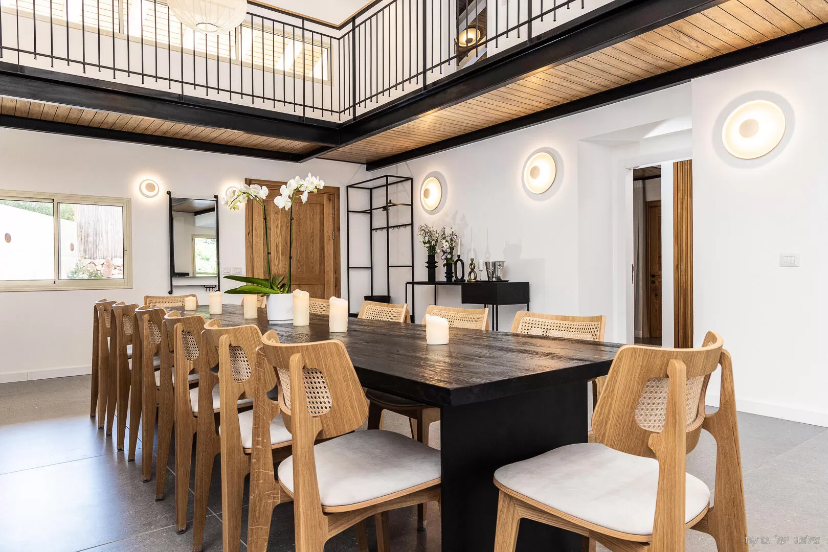 Shulchan Avirim is especially long with comfortable chairs - Room Amirim, Amirim, Upper Galilee