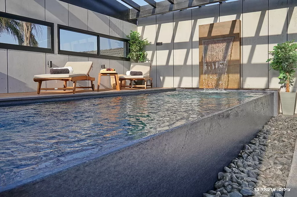 Emerald Suite, Dalton