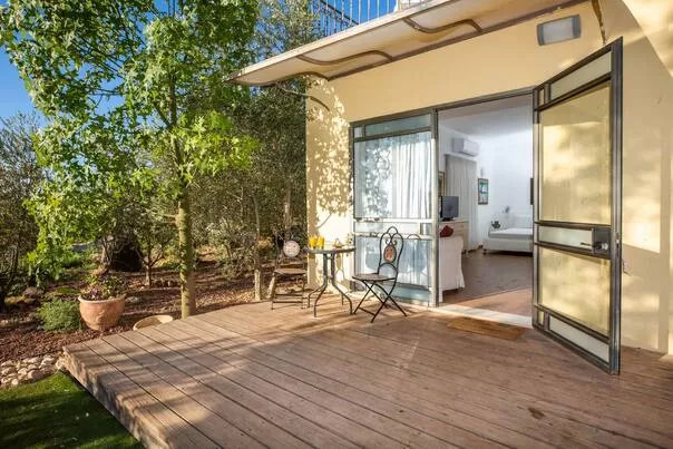 צימרים בהזמנה אונליין בכורזים: ההמלצות שלנו לשנת 2026 - מבט לכנרת