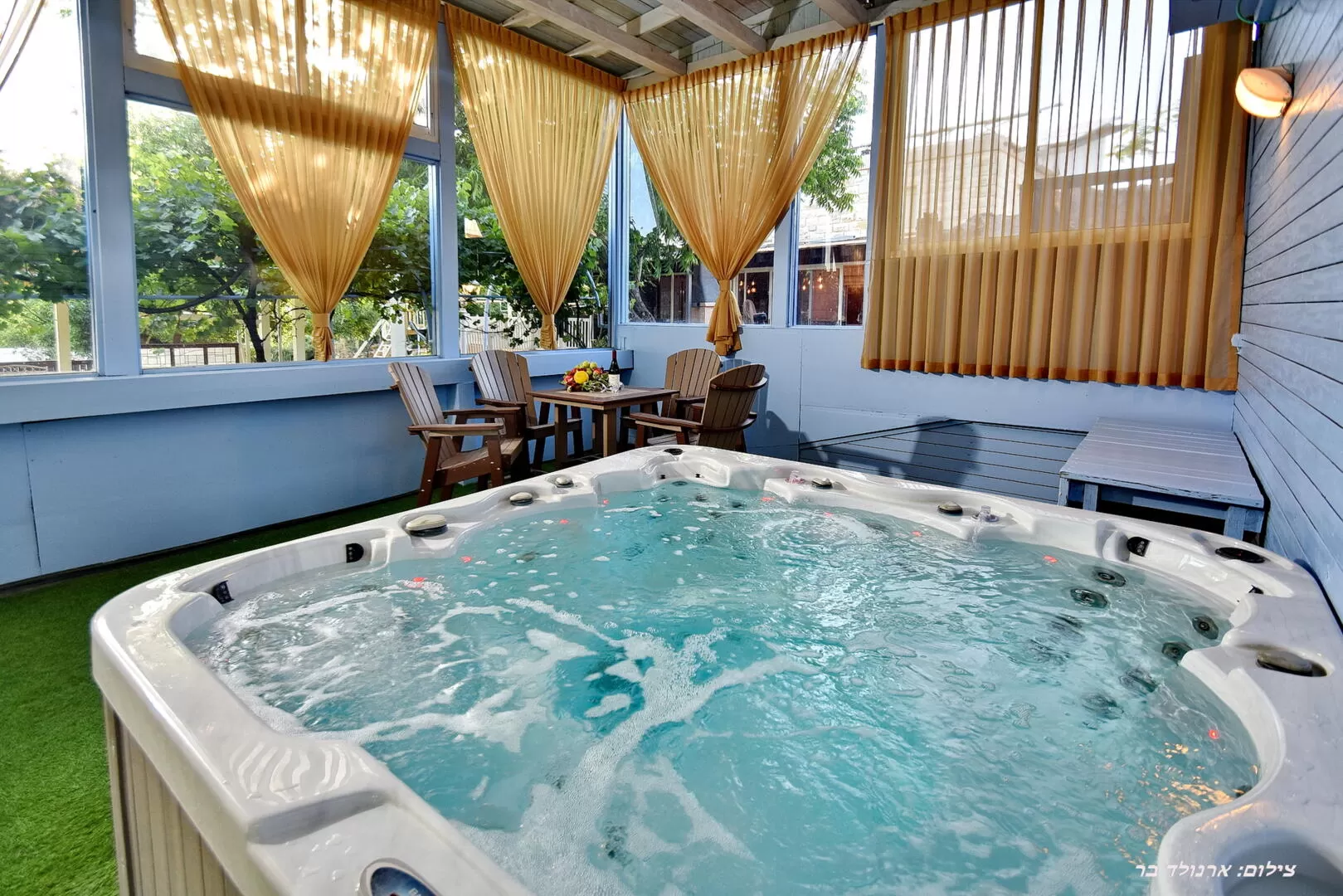 Jacuzzi spa in an indoor and air-conditioned structure - Ahuzat Nativ, Netoa, Western Galilee