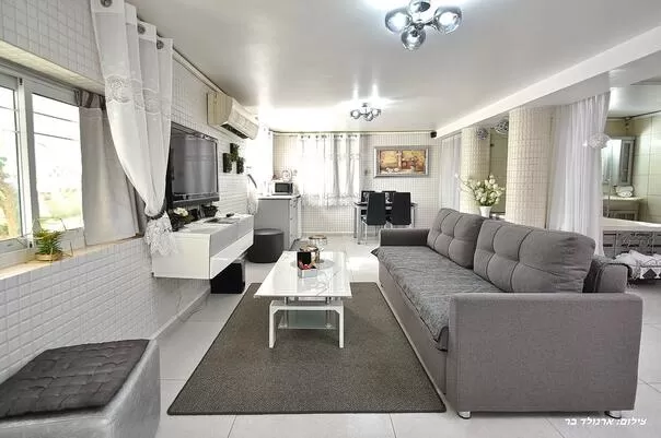 A bright living room with a sofa bed - Ahuzat Crystal, Hosen, Western Galilee