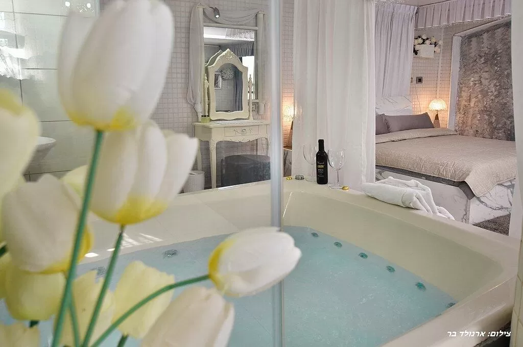Private jacuzzi in every suite - Ahuzat Crystal, Hosen, Western Galilee