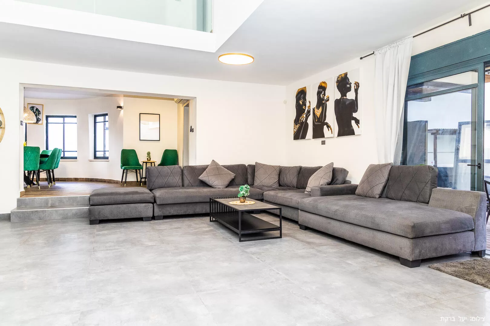 The villa is extremely spacious, built on two floors, with 5 bedrooms and 5 bathrooms - Casa Royale, Shomera, Western Galilee