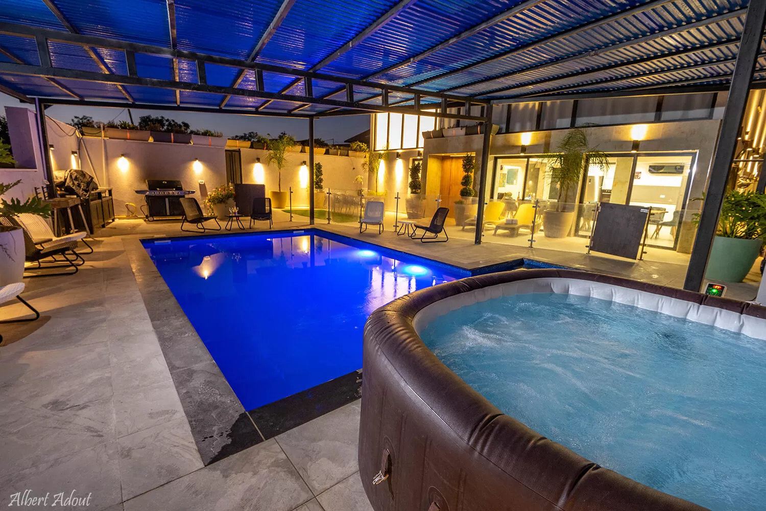 Evening lighting that allows bathing in the pool and jacuzzi at any hour - Villa Odette, Zareit, Western Galilee