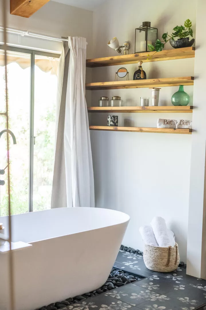 Bathroom niche next to a large window - Ramot Estate, Ramot, Sea of Galilee Area
