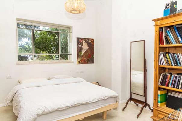 The apartment has two pleasant double bedrooms full of character - Atzel Tali, Hof Habonim, Carmel Beach