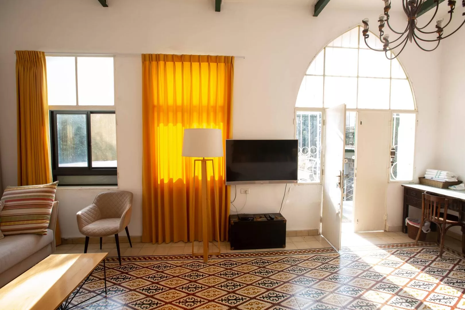 The living room area of the Villa Amsalem suite - Yakev Berniki, Tiberias, Sea of Galilee Area