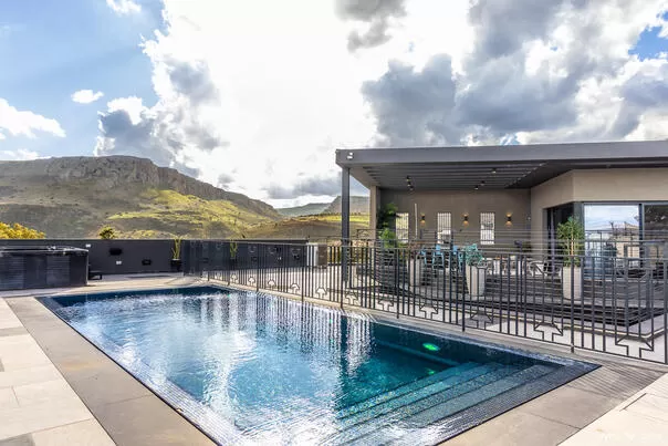 Triple Villa, Migdal