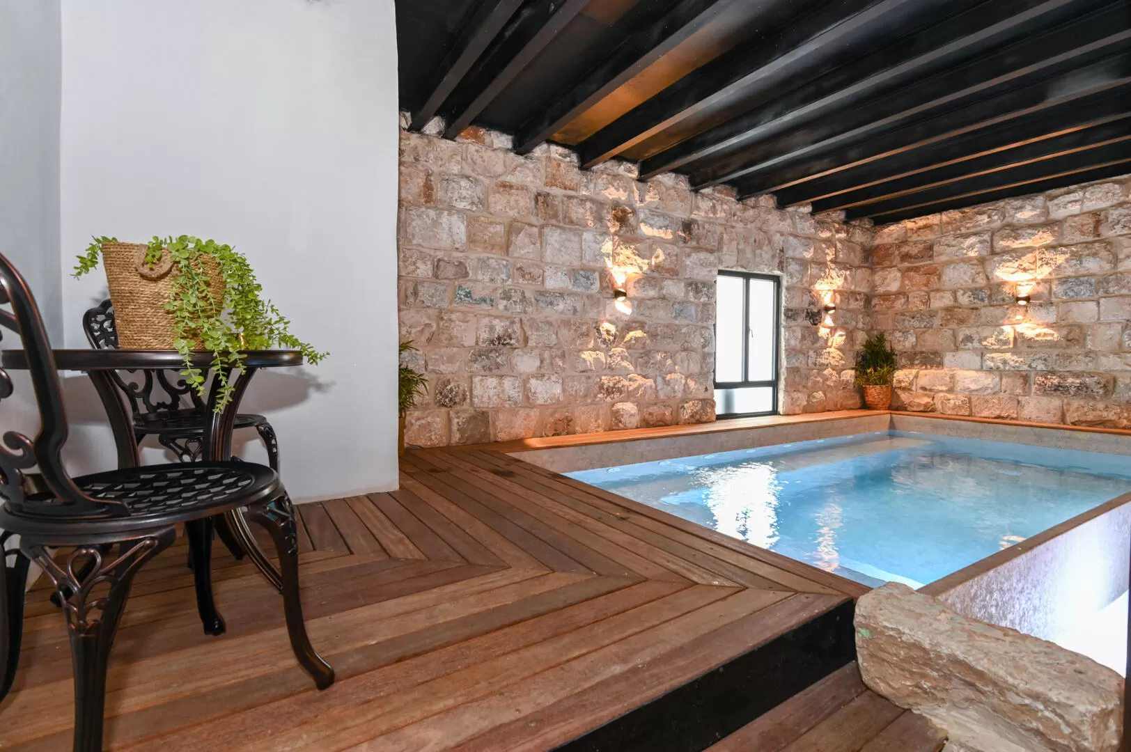 The pool is heated all year round, measuring 5x2/5 meters - Confita-Villa Batika, Safed, Upper Galilee