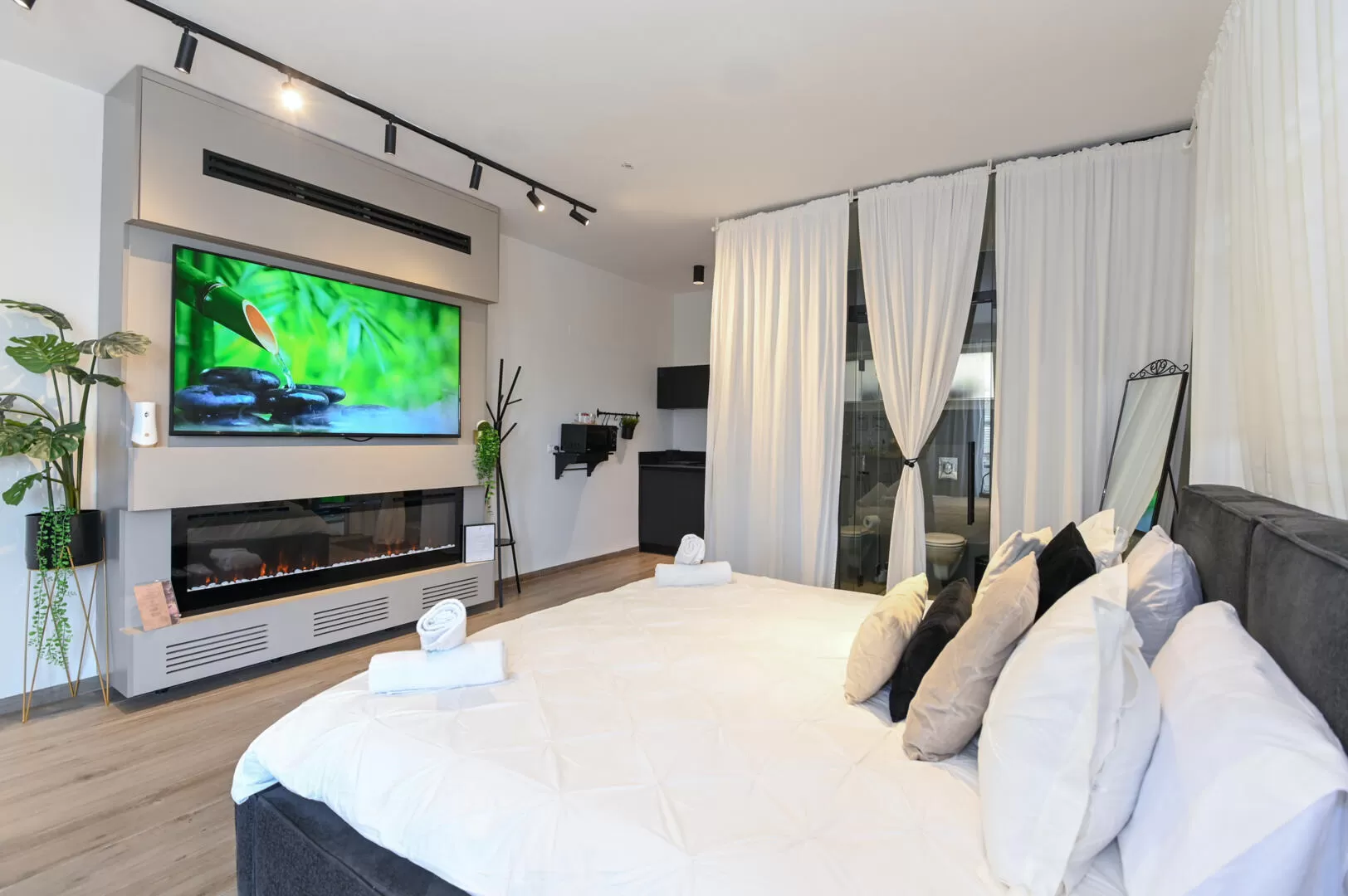 A modern electric fireplace for heating in the winter, and a smart TV screen above it - Peak Suites, Safsufa - Kfar Hoshan, Upper Galilee